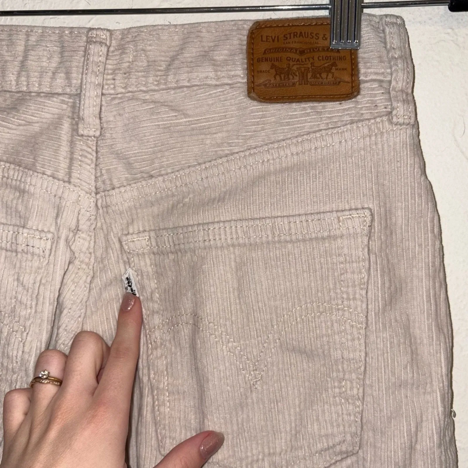Levi’s Ribcage Straight Ankle Corduroy High Rise Cropped Pants (28)