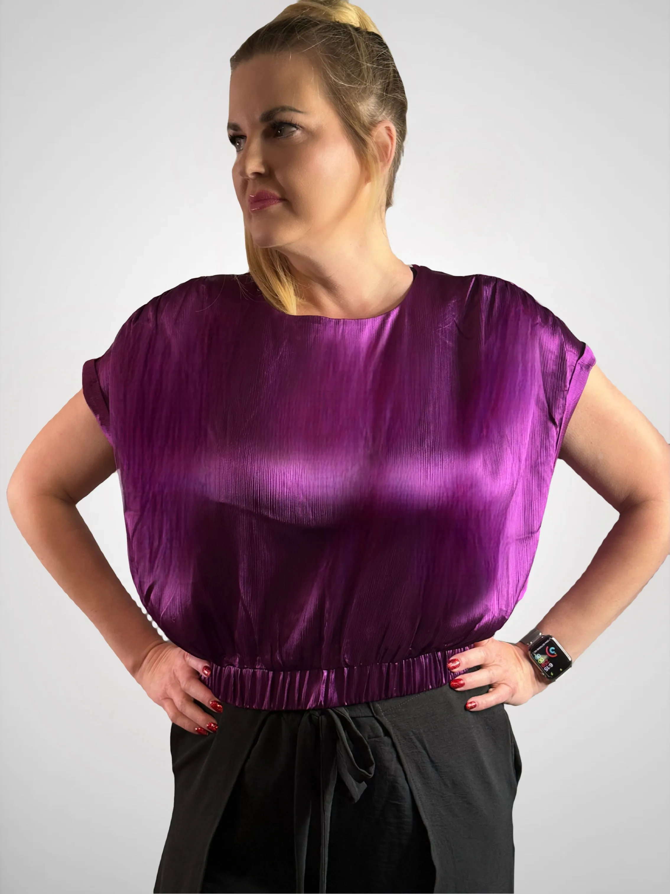 Round Neck Short Sleeve Crop Top